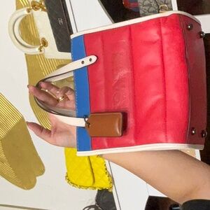 5. Coach Sold As Is Desc In Live Shows No Cancel/returns